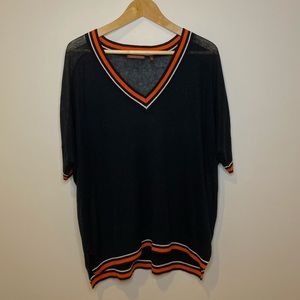 525 America v neck elbow sleeve top size M/L